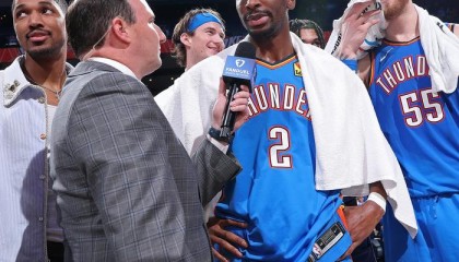 霍姆格伦20+10雷霆胜活塞  