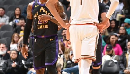  马刺文班亚马首秀惊艳  