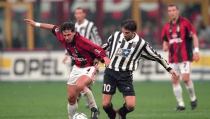  AC米兰主场溃败，球迷高呼教练下课  