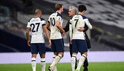  利物浦逆转绝杀热刺登顶积分榜  