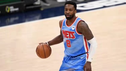  霍勒迪致命抢断雄鹿防守反击擒下篮网