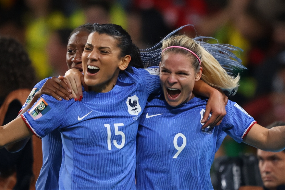  里昂女足四连冠创历史新纪录  