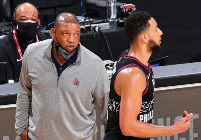  图卢兹主场球迷热情助威，激励球队全取三分