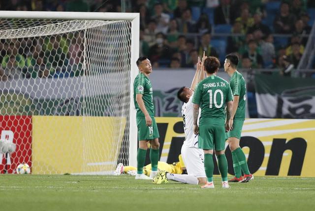  亚眠年轻门将高接低挡，屡次化解对方必进球