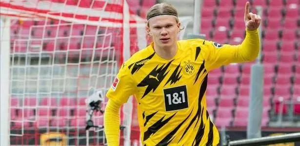  阿尔米隆倒钩惊艳全场，纽卡逼平曼城展现韧性  